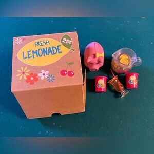 American Girl Fresh Lemonade Stand Piggy Bank and Lemonade Set